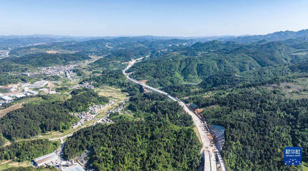 貴平高速公路建設進入沖刺階段